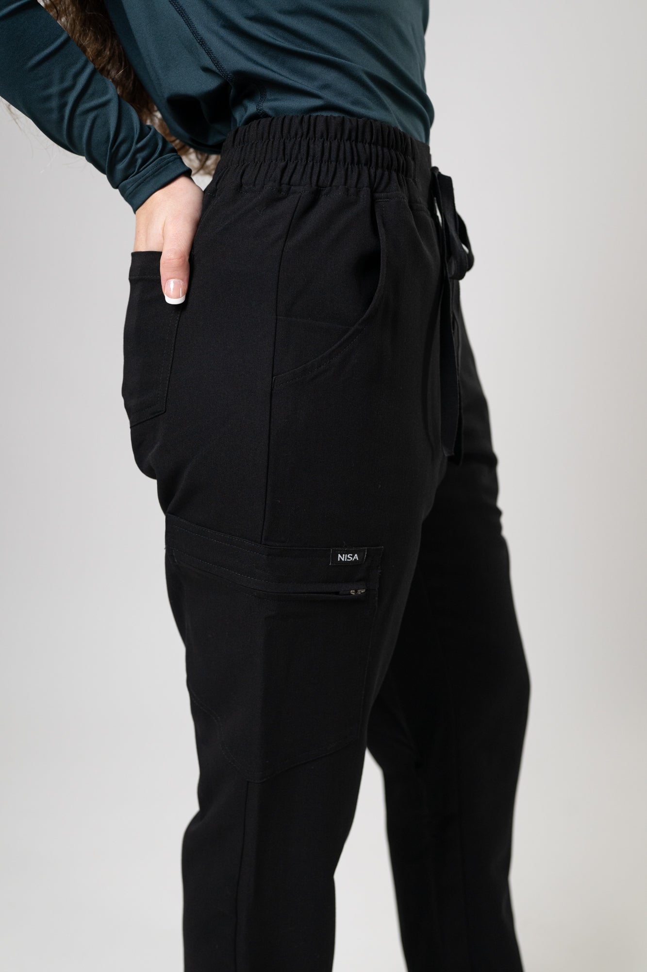 MODEST 25 – NISA SCRUBS